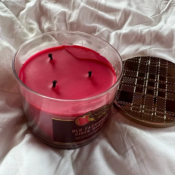 Bath & Body Works Apple Cider Donut 3 Wick Candle - Picture 2 of 3